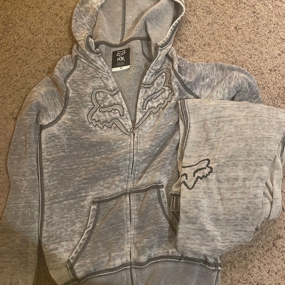Grey fox sweatsuit